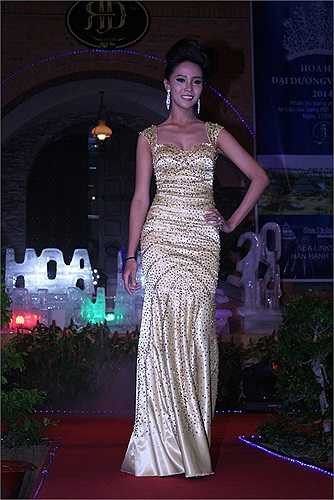 Ngoài ra, các thí sinh cũng phải chú trọng đến kỹ năng biểu diễn phù hợp với trang phục mình đã chọn. 