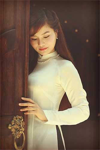 Vẻ e ấp, nền nã được cô thể hiện chuyên nghiệp.