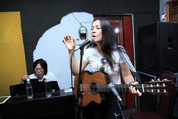 Một sự trùng hợp khá thú vị trong chương trình đó là ca khúc nổi tiếng Ngọn trúc đào sẽ được trình bày bởi một cô ca sỹ cùng tên Đông Đào