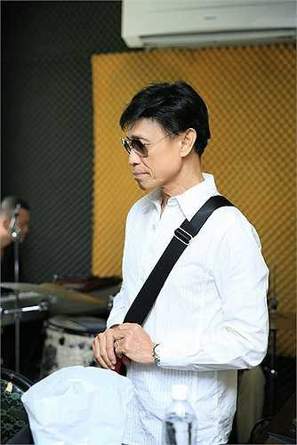 Còn nhạc sỹ Ngô Thụy Miên lại được mệnh danh 'người viết tình ca với màu xanh hy vọng', nhạc của ông chân thành mà luôn toát lên vẻ đẹp đài các, kiêu sa, thanh thoát