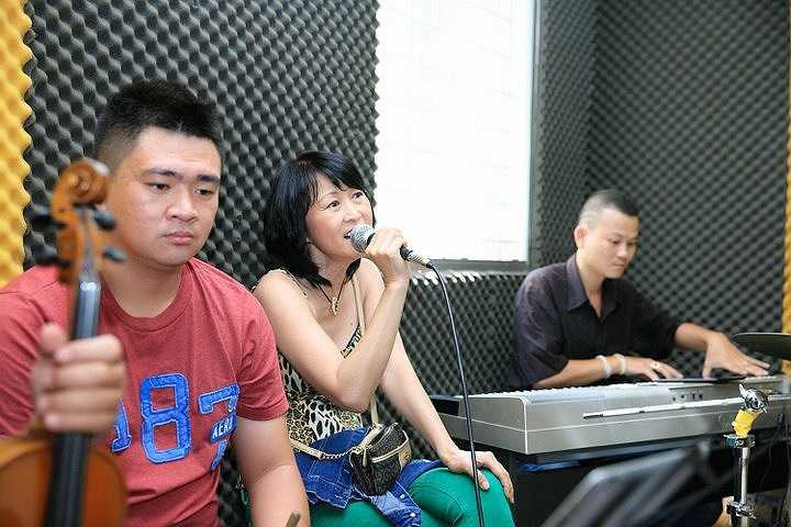 Hai trong số những tình khúc nổi tiếng nhất của Anh Bằng và Ngô Thụy Miên sẽ bay bổng hơn với tiếng hát của danh ca Tuấn Ngọc. 