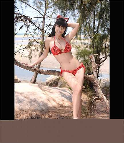 Lê Kiều Như rất biết cách chụp hình gợi cảm. Dù đứng trong những bối cảnh nào, cô cũng tạo nên một shoot hình hút mắt. 