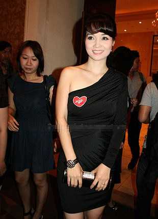 Thế nhưng mỗi lần xuất hiện trước công chúng, Mai Thu Huyền lại chọn những trang phục gây khó hiểu.