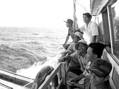  Ngư dân miền Trung - Những cột mốc can trường giữa Hoàng Sa ảnh: Nam Cường.