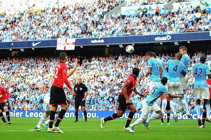 Tuy nhiên điều ấy càng làm Wazza chơi sung hơn. Anh ghi bàn vào lưới Man City bằng 1 cú sút phạt cực kỳ đẳng cấp