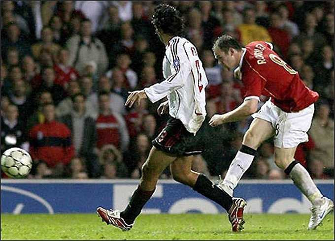 Tuy nhiên, cùng với Ronaldo, Rooney cho thấy sự trưởng thành vượt bậc ở mùa này. Anh lập cú đúp trong trận bán kết lượt đi Champions League với AC Milan, trong đó có cú sút xa tuyệt đẹp ấn định tỷ số 3-2