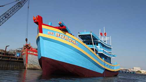 Tàu cá ĐNa 90604 của ông Nguyễn Sương hạ thủy ngày 22-5 được xem là tàu có công suất lớn nhất Đà Nẵng hiện nay. Ảnh: Đoàn Cường