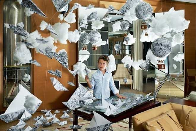 Những hình ảnh ngẫu nhiên về các hành động quen thuộc trong cuộc sống hàng ngày bỗng nhiên bị đóng băng.