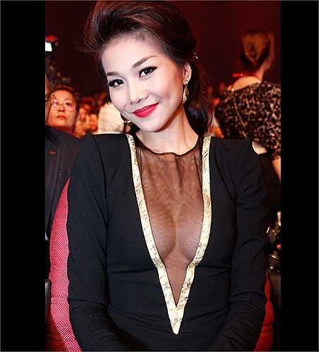 Thanh Hằng cùng từng đốt mắt công chúng khi phô trương ngực sau lớp vải voan.