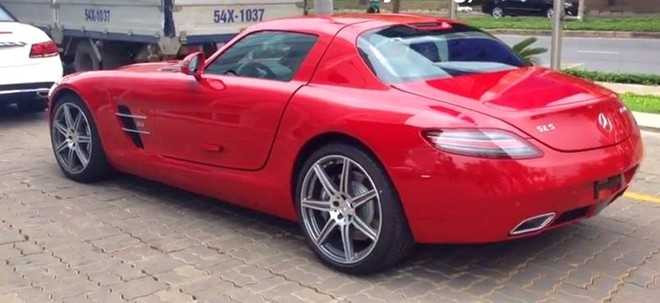 Siêu xe cánh chim Mercedes-Benz SLS AMG thứ hai về Việt Nam vừa có mặt tại một đại lý ở TP.HCM. Ảnh: D1VN.