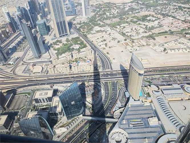 Những tòa nhà chọc trời với chiều cao ấn tượng và kiến trúc tuyệt đẹp nổi bật trên bầu trời Dubai. 