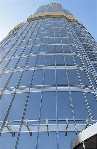 Tổng số tầng của Burj Khalifa là 160. 