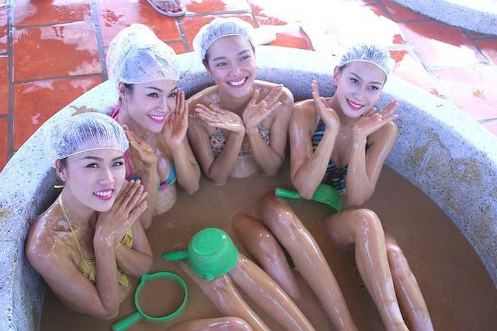 Khoảnh khắc nhí nhố của các người đẹp.