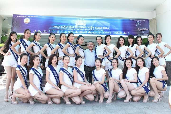 Như một phần thưởng nho nhỏ khích lệ tinh thần, các thí sinh đã được ghé khu du lịch sinh thái suối nước nóng Sao Mai để tắm bùn khoáng.