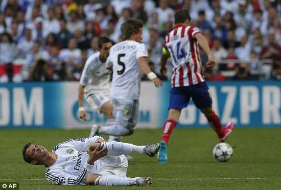 Ronaldo bị kèm rất chặt