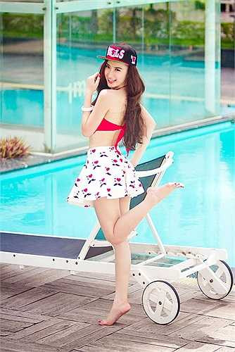 Nữ ca sỹ thường xuyên khoe những bức ảnh bikini nóng bỏng.