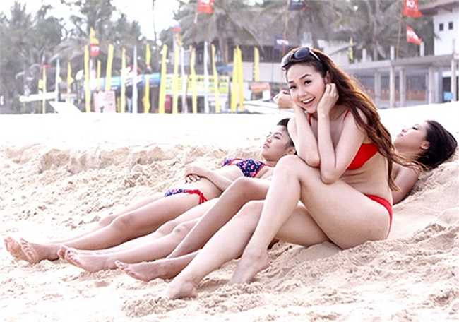 Thân hình quyến rũ giúp Minh Hằng thường xuyên nhận được những hợp đồng quảng cáo kem chống nắng.