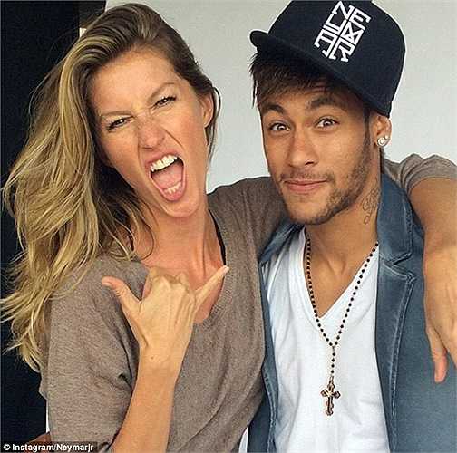 Gisele và Neymar là hai biểu tượng thành công của người Brazil trên toàn thế giới. Người đẹp sinh năm 1980 bước vào làng mẫu vào năm 15 tuổi và nhanh chóng trở nên nổi tiếng. 
