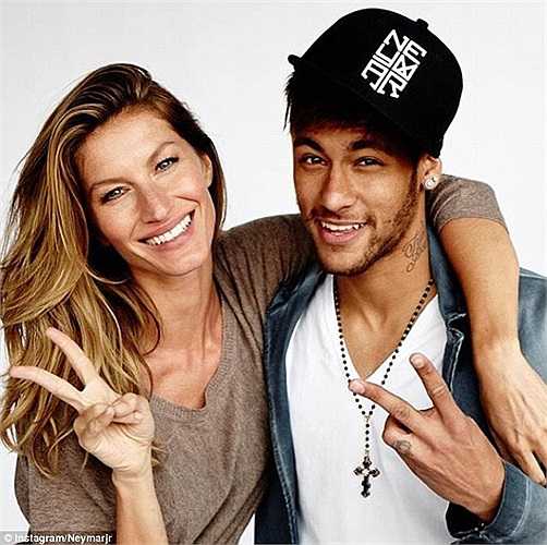 Gisele đóng vai trò vedette trong các show diễn của Victoria Secret’s và sau bao năm làm nghề cô trở thành đàn chị có quyền lực trong làng mẫu.