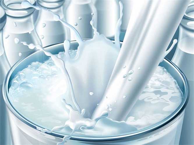 Ít calori và chất béo, sữa chứa tryptophan, canxi, vitamin D giúp bạn có giấc ngủ sâu ngay sau khi thức quá muộn. 