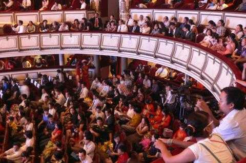  Xây dựng thêm nhiều nhà hát mới và trùng tu lại 