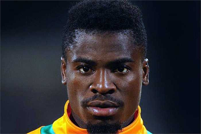 Hậu vệ phải là người đang được Arsenal theo đuổi Serge Aurier của Bờ Biển Ngà. Dù chơi hậu vệ nhưng ở Ligue 1 mùa vừa rồi, Aurier đã tạo ra 12 cơ hội cho đồng đội ghi bàn