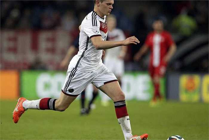 Cao 1m88 và rất mạnh mẽ khi tranh chấp, Matthias Ginter có đầy đủ tố chất của một trung vệ đẳng cấp thế giới