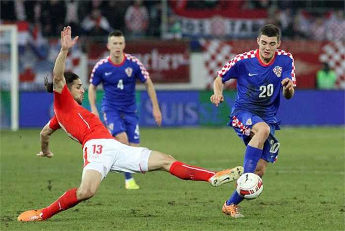 Lucas Digne hay Luke Shaw đang nổi đình nổi đám nhưng họ không thể lên công về thủ đều đặn như Ricardo Rodriguez của Thụy Sỹ. Mùa giải vừa qua, hậu vệ trẻ này có 103 cú xoạc bóng thành công nhưng vẫn ghi được 5 bàn và kiến tạo 9 đường chuyền thành bàn