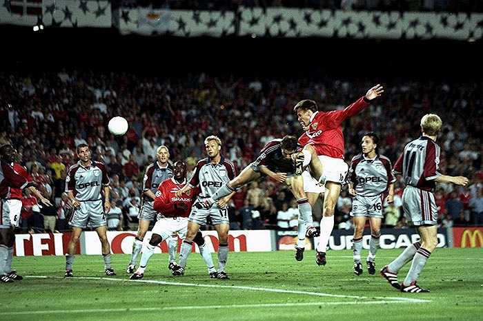 Chưa đầy 2 phút sau, một nửa sân Nou Camp nổ tung vì bàn thắng thứ 2 của Man Utd