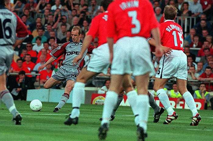 Bayern là đội đã nhập cuộc tốt hơn và họ sớm có bàn thắng ở phút thứ 6 do công của Mario Basler