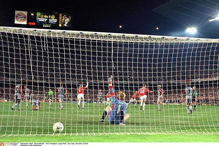 Oliver Kahn cho rằng Sheringham đã việt vị nhưng trọng tài chính Pierluigi Collina thì không nghĩ như vậy