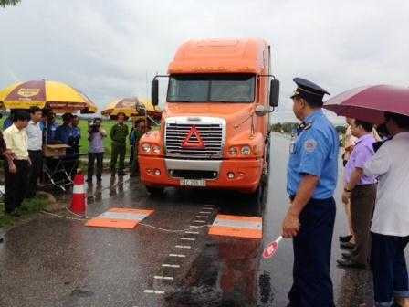  Kiểm soát trọng tải xe còn nhiều bất cập
