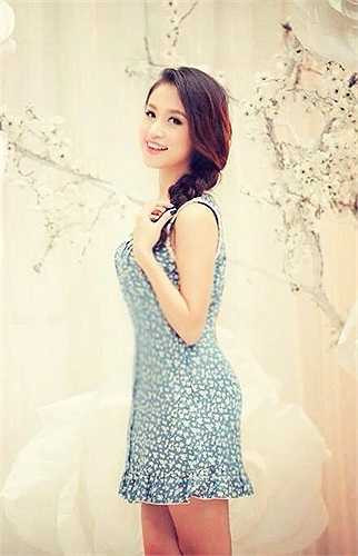 Sau những biến cố và đổ vỡ, Vân Hugo giờ hạnh phúc bên cậu con trai bé nhỏ.