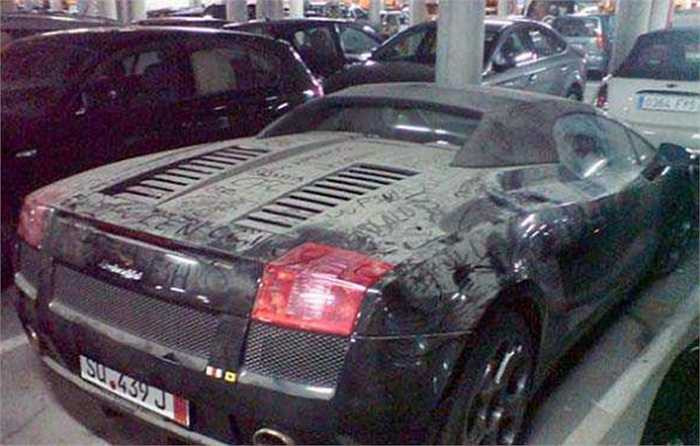 Dubai nổi tiếng với những đại gia thích và đam mê sưu tập những dòng xe nổi tiếng. Tuy nhiên, khi xe đã không còn hợp một hay đã cũ, những vị chủ nhân này sẵn sàng bỏ đi không thương tiếc 