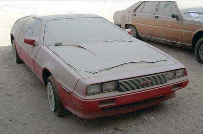 Chiếc xe cổ GMC đã lâu không còn hoạt động nằm trong bãi xe hoang