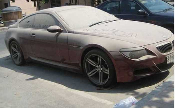 Chiếc BMW hàng tỷ đồng giờ chỉ còn là đống sắt vụn. 