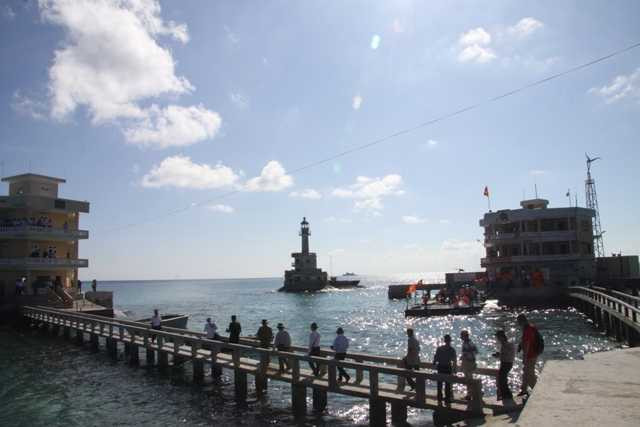 Nóng sáng 28/5: Ong bám biển và ‘ong ve’ ở Hoàng Sa