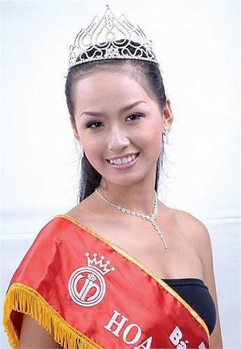 Khi đăng quang HHVN 2006, Mai Phương Thúy được khen ngợi bởi học vấn. Cô từng thi đỗ đầu vào ĐH Ngoại thương với số điểm 24,5 và đạt học bổng toàn phần của trường RMIT.