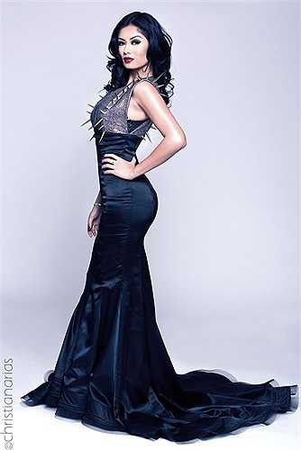 DJ gốc Việt có xuất thân người mẫu Kim Lee hiện đang là nữ DJ có tiếng trên thế giới không chỉ nhờ tài năng mà còn bởi sắc đẹp của mình. Cô được tạp chí FHM Singapore lựa chọn là Gương mặt sexy nhất thế giới năm 2011 với vẻ đẹp quyến rũ pha trộn giữa Pháp và Việt Nam.