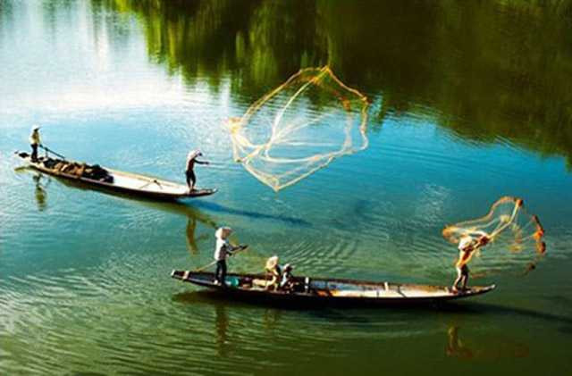 Trôi 10 km trên sông Hậu, bé 4 tuổi thoát chết kỳ diệu