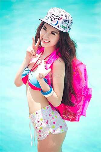 Khai thác triệt để lợi thế này, nữ diễn viên 'Mùi ngò gai' năm nào thường khoe thân trong những bộ đồ kiệm vải.