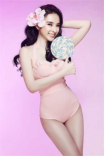 Bà mẹ nhí thường xuyên thực hiện những bộ ảnh khoe hình thể đẹp.