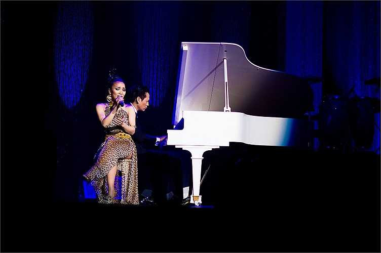 Đó là Đàm Vĩnh Hưng, người song ca ăn ý nhất với cô, từng cùng Hồng Ngọc tạo ra liên tục những bài hit nối tiếp nhau