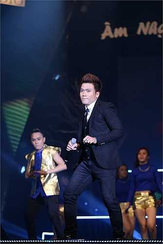 Công chúng bắt đầu biết đến nhiều hơn giọng hát đặc biệt này, và hình ảnh Hồng Ngọc chọn cho mình khi đó cũng rất khác với những gì cô thể hiện ngày hôm nay.