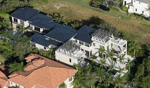 Caroline Wozniacki đã hết lời ca ngợi Rory McIlroy. Nhưng mọi chuyện giờ đã là quá khứ. Cô thừa nhận ảnh hưởng từ tình yêu tan vỡ khiến cô không thể tập trung thi đấu và chấp nhận thất bại sớm ở Pháp mở rộng