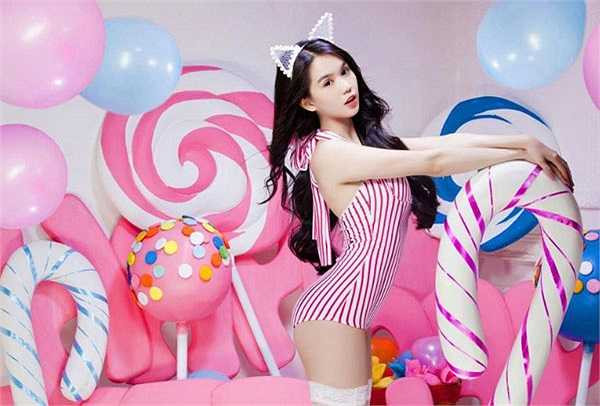 Tham gia chương trình Đêm hội chân dài năm nào, Ngọc Trinh cũng giữ vị trí vedette.