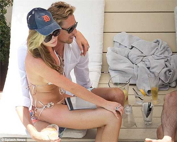 Peter Crouch cùng bà xã Abbey Clancy đang có chuyến nghỉ mát tại Los Angeles