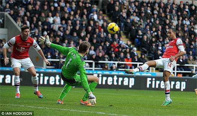 Trước khi gặp chấn thương, Walcott đạt phong độ rất cao, anh ghi được 6 bàn sau 18 trận cho Pháo thủ