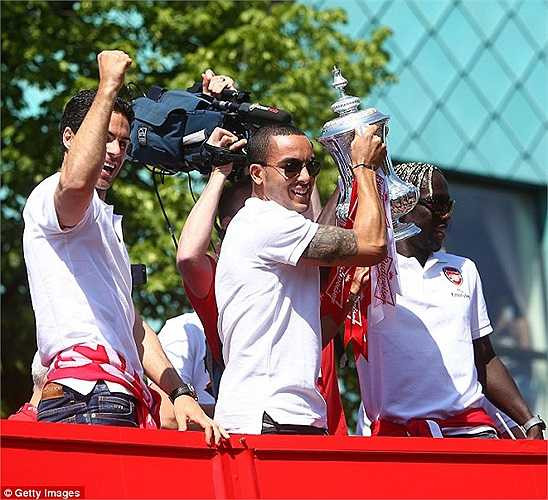 Niềm an ủi duy nhất cho Walcott là chức vô địch FA của Arsenal sau 8 năm trắng tay