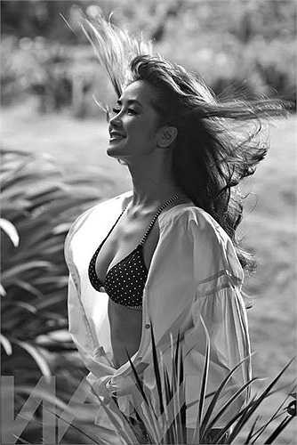 Trong khoảng thời gian sau sinh, giọng ca Giọt sương trên mi mắt quan tâm và đầu tư cho hình ảnh gợi cảm hơn trước. Bà mẹ hai con xuất hiện với những bộ cánh lộng lẫy, làm nổi bật đường cong. Bên cạnh đó cô còn mạnh dạn thể hiện những bộ ảnh nội y táo bạo mà trước đây từng rất dè dặt.